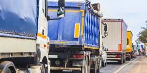 Vrachtverkeer in de file